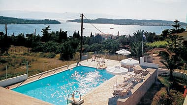 LA PISCINE ART HOTEL