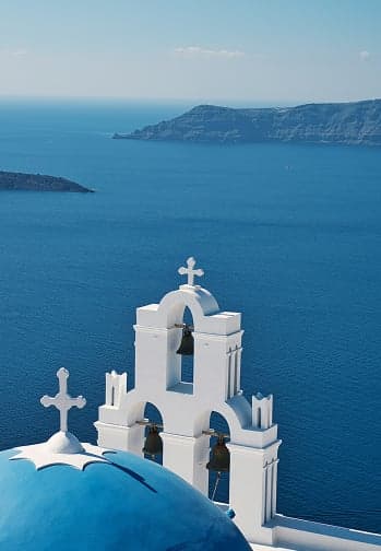 Fira: unique beauty...