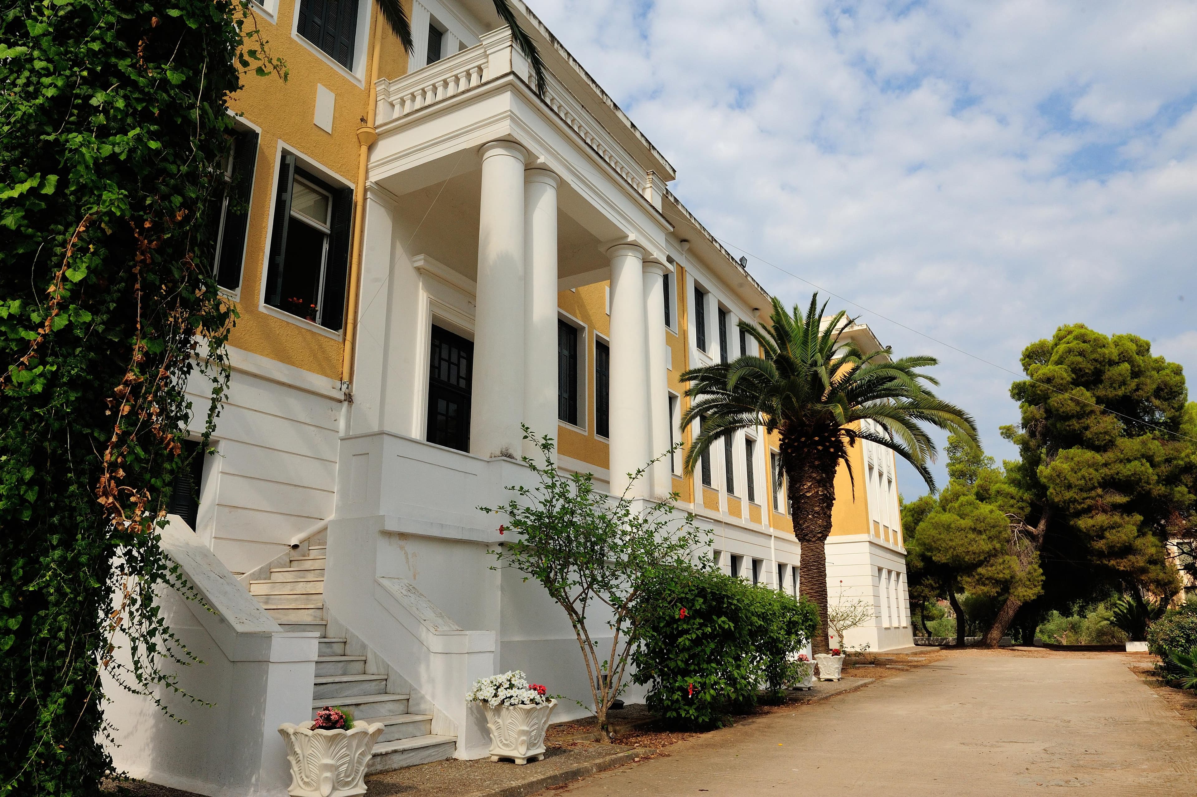 Anargyrios and Korgialenios School of Spetses