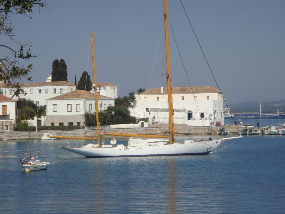 How to go to Spetses