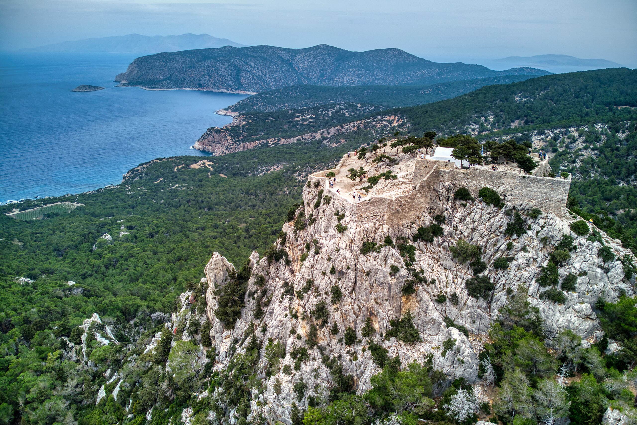 MONOLITHOS