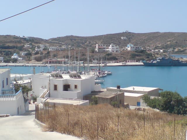 Ç ìéêñÞ ìáñßíá ôùí Ëåéøþí üðïõ áñÜæïõí ôá éóôéïöüñá. ÁðÝíáíôé äéáêñßíåôáé Ýíá áðü ôá äýï åìðïñéêÜ ëéì´óíéá