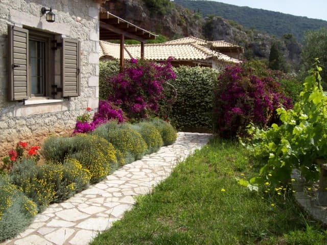 www.kripia.gr " KRIPIA" STONE HOUSES +306945542025